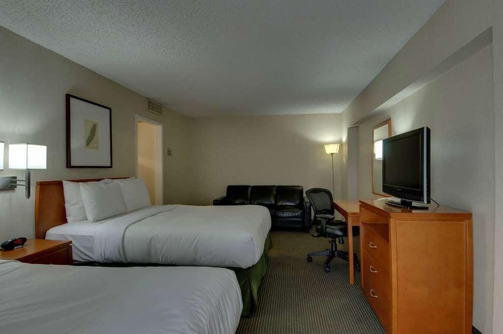 Vagabond Inn Glendale Room photo